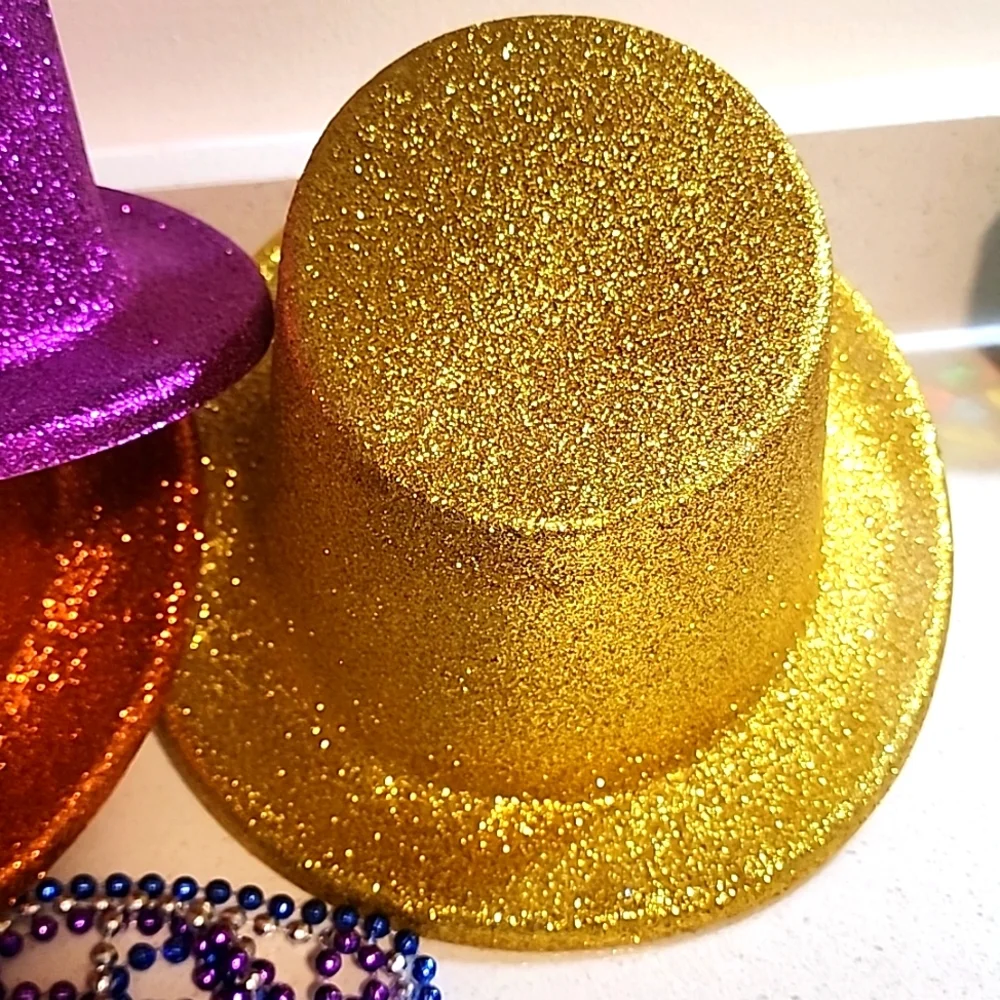 Party Pack, 3 Top Hats, 3 masks, 3 bead Necklaces. NEW no tag.